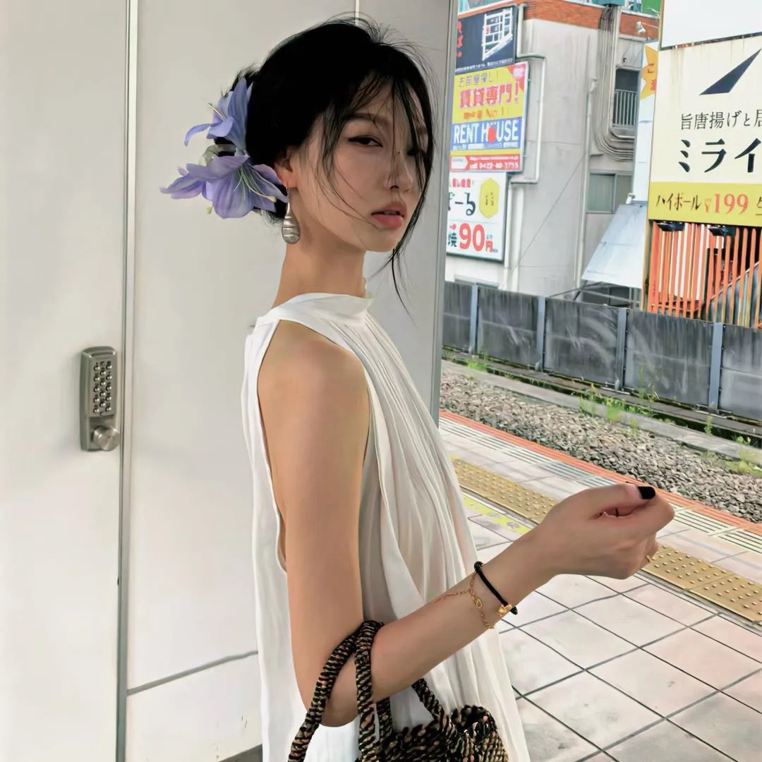 戴脚镣的女孩